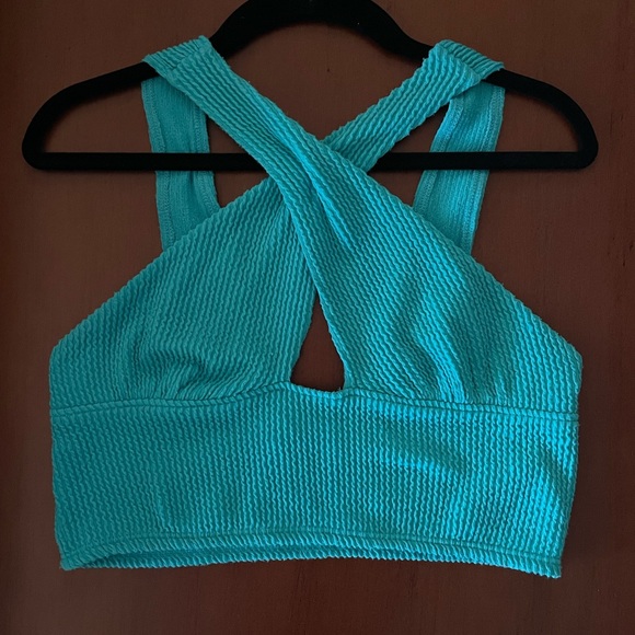 UO Heatwave Crisscross Cropped Halter Top - Picture 4 of 5